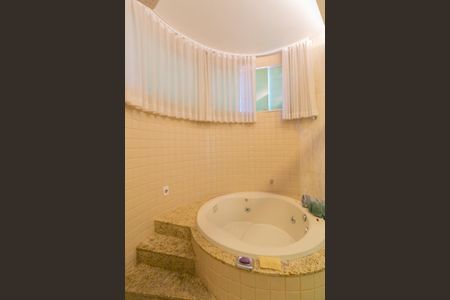 Casa à venda com 450m², 4 quartos e 10 vagasBanheiro da Suíte