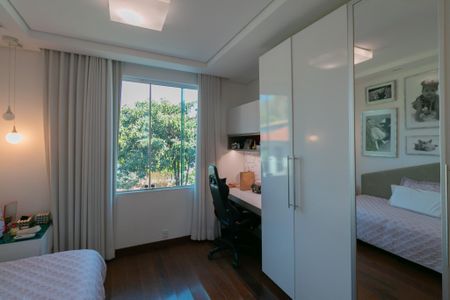 Casa à venda com 450m², 4 quartos e 10 vagasQuarto 2