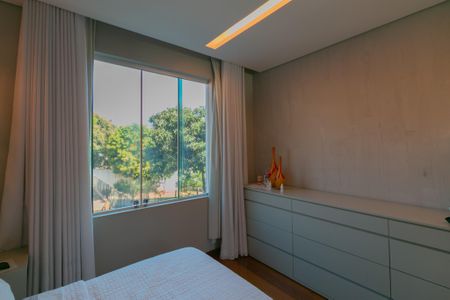 Casa à venda com 450m², 4 quartos e 10 vagasSuíte