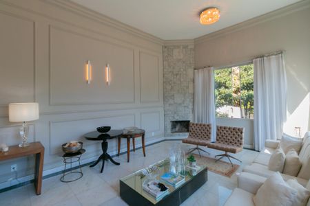 Casa à venda com 450m², 4 quartos e 10 vagasSala 1