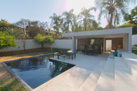 Casa à venda com 450m², 4 quartos e 10 vagasÁrea Externa