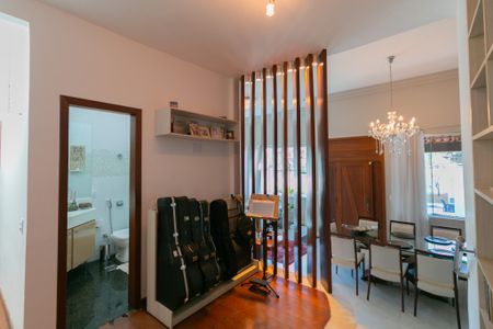 Casa à venda com 450m², 4 quartos e 10 vagasHall