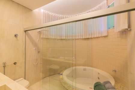 Casa à venda com 450m², 4 quartos e 10 vagasBanheiro da Suíte