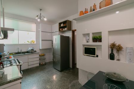 Casa à venda com 450m², 4 quartos e 10 vagasCozinha