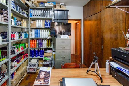 Quarto 1 de apartamento para alugar com 2 quartos, 107m² em Alto Caiçaras, Belo Horizonte