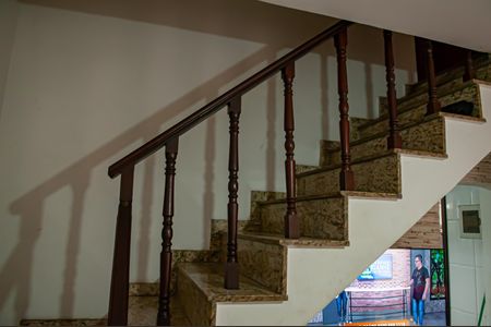 Casa à venda com 91m², 2 quartos e 2 vagasEscada