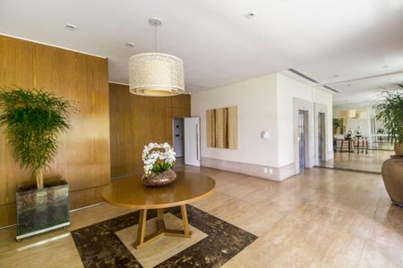 Apartamento para alugar com 223m², 2 quartos e 3 vagas Apartamento para alugar com 223m², 2 quartos e 3 vagasHall social