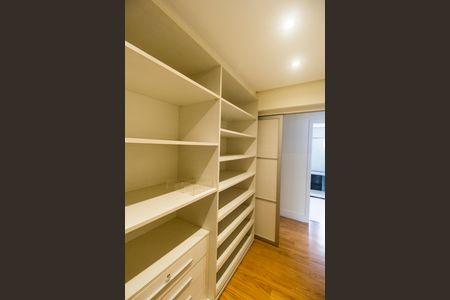 Apartamento para alugar com 223m², 2 quartos e 3 vagas Apartamento para alugar com 223m², 2 quartos e 3 vagasCloset da suíte 1