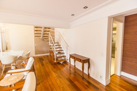 Apartamento para alugar com 223m², 2 quartos e 3 vagas Apartamento para alugar com 223m², 2 quartos e 3 vagasSala