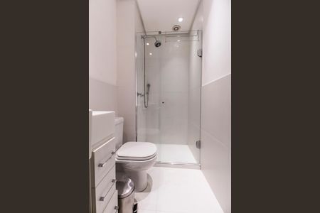 Apartamento para alugar com 223m², 2 quartos e 3 vagas Apartamento para alugar com 223m², 2 quartos e 3 vagasBanheiro da Suíte 2