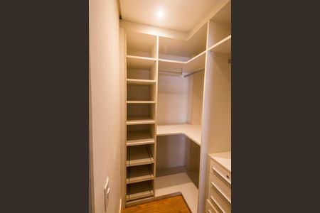 Apartamento para alugar com 223m², 2 quartos e 3 vagas Apartamento para alugar com 223m², 2 quartos e 3 vagasCloset da suíte 1