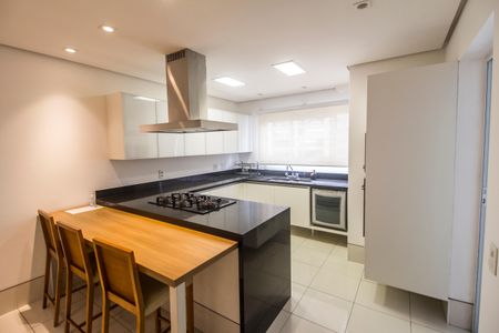 Apartamento para alugar com 223m², 2 quartos e 3 vagas Apartamento para alugar com 223m², 2 quartos e 3 vagasCozinha
