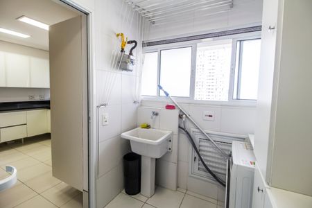 Apartamento para alugar com 223m², 2 quartos e 3 vagas Apartamento para alugar com 223m², 2 quartos e 3 vagasÁrea de Serviço