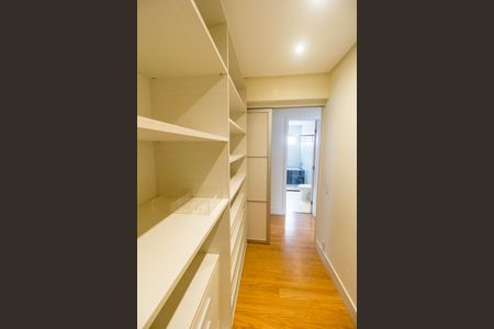 Apartamento para alugar com 223m², 2 quartos e 3 vagas Apartamento para alugar com 223m², 2 quartos e 3 vagasCloset da suíte 1