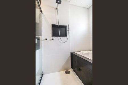 Apartamento para alugar com 223m², 2 quartos e 3 vagas Apartamento para alugar com 223m², 2 quartos e 3 vagasBanheiro da Suíte 1