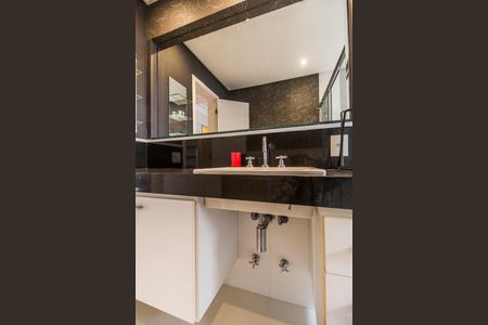 Apartamento para alugar com 223m², 2 quartos e 3 vagas Apartamento para alugar com 223m², 2 quartos e 3 vagasBanheiro da Suíte 1