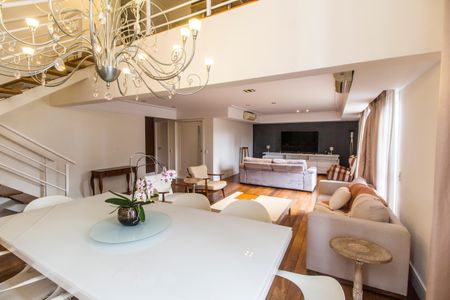 Apartamento para alugar com 223m², 2 quartos e 3 vagas Apartamento para alugar com 223m², 2 quartos e 3 vagasSala