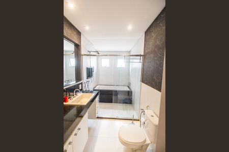 Apartamento para alugar com 223m², 2 quartos e 3 vagas Apartamento para alugar com 223m², 2 quartos e 3 vagasBanheiro da Suíte 1