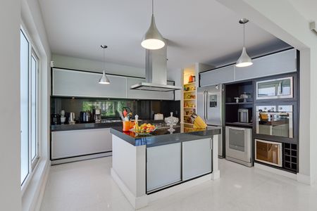 Casa à venda com 5 quartos, 706m² em Jardim Marajoara, São Paulo