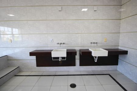 Casa à venda com 1200m², 5 quartos e 4 vagasBanheiro da Suíte 2