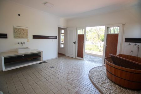 Casa à venda com 1200m², 5 quartos e 4 vagasBanheiro da Suíte 4