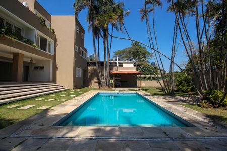 Casa à venda com 1200m², 5 quartos e 4 vagasÁrea comum - Piscina
