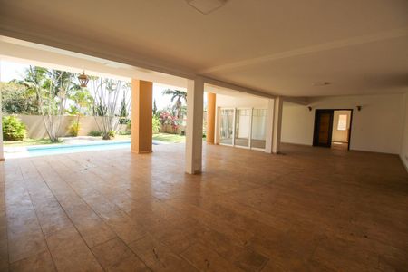 Casa à venda com 1200m², 5 quartos e 4 vagasQuintal