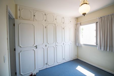 Apartamento à venda com 165m², 4 quartos e 2 vagas Apartamento à venda com 165m², 4 quartos e 2 vagasQuarto 2