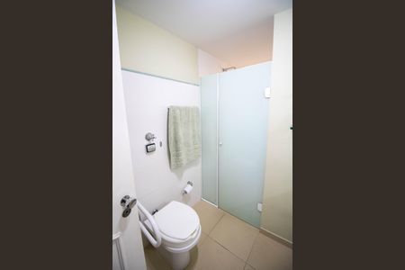 Apartamento à venda com 165m², 4 quartos e 2 vagas Apartamento à venda com 165m², 4 quartos e 2 vagasBanheiro Suíte 2