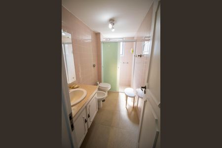 Apartamento à venda com 165m², 4 quartos e 2 vagas Apartamento à venda com 165m², 4 quartos e 2 vagasBanheiro Suíte