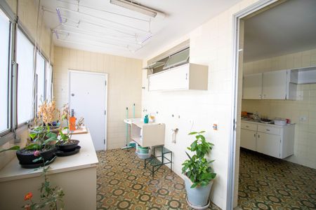 Apartamento à venda com 165m², 4 quartos e 2 vagas Apartamento à venda com 165m², 4 quartos e 2 vagasÁrea de Serviço