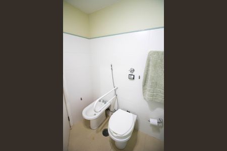 Apartamento à venda com 165m², 4 quartos e 2 vagas Apartamento à venda com 165m², 4 quartos e 2 vagasBanheiro Suíte 2