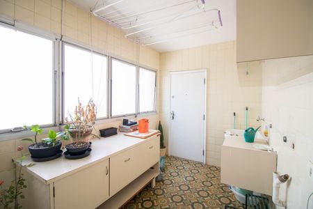 Apartamento à venda com 165m², 4 quartos e 2 vagas Apartamento à venda com 165m², 4 quartos e 2 vagasÁrea de Serviço