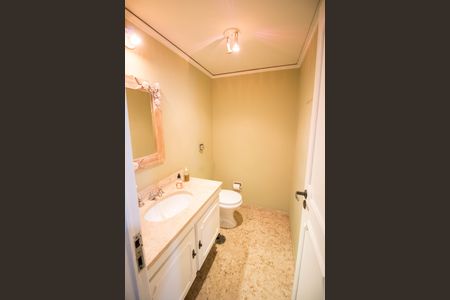 Apartamento à venda com 165m², 4 quartos e 2 vagas Apartamento à venda com 165m², 4 quartos e 2 vagasLavabo