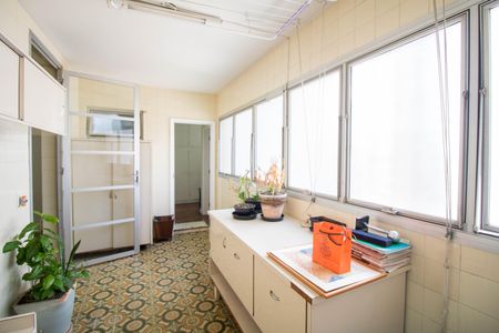 Apartamento à venda com 165m², 4 quartos e 2 vagas Apartamento à venda com 165m², 4 quartos e 2 vagasÁrea de Serviço