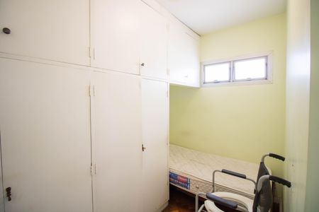 Apartamento à venda com 165m², 4 quartos e 2 vagas Apartamento à venda com 165m², 4 quartos e 2 vagasQuarto de Serviço