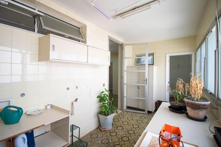 Apartamento à venda com 165m², 4 quartos e 2 vagas Apartamento à venda com 165m², 4 quartos e 2 vagasÁrea de Serviço