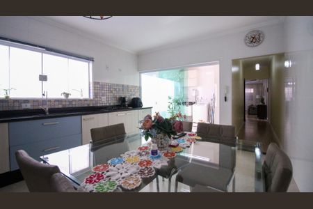 Casa para alugar com 150m², 3 quartos e 2 vagas Casa para alugar com 150m², 3 quartos e 2 vagasCozinha