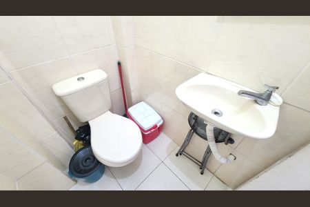 Apartamento para alugar com 100m², 2 quartos e sem vaga Apartamento para alugar com 100m², 2 quartos e sem vagaBanheiro de serviço