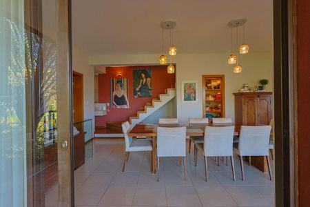 Casa de condomínio à venda com 350m², 3 quartos e 4 vagasSala