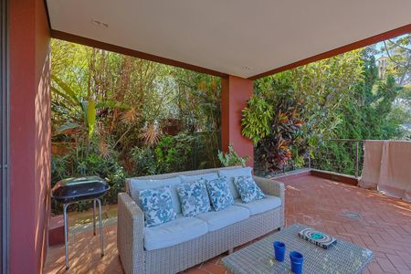 Casa de condomínio à venda com 350m², 3 quartos e 4 vagasVaranda