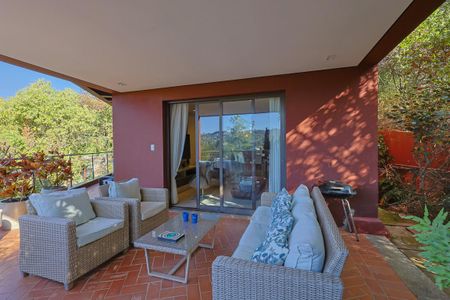 Casa de condomínio à venda com 350m², 3 quartos e 4 vagasVaranda