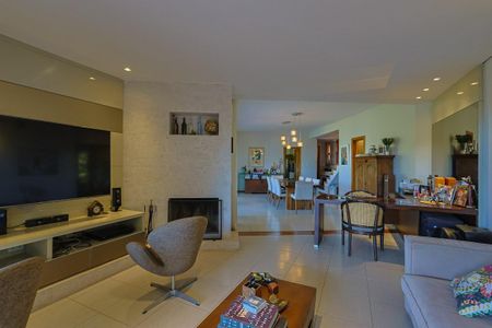 Casa de condomínio à venda com 350m², 3 quartos e 4 vagasSala