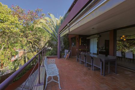 Casa de condomínio à venda com 350m², 3 quartos e 4 vagasVaranda