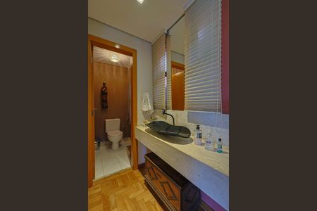 Casa de condomínio à venda com 350m², 3 quartos e 4 vagasLavabo