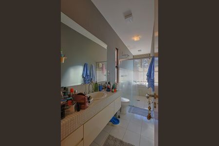 Casa de condomínio à venda com 350m², 3 quartos e 4 vagasBanheiro da Suíte