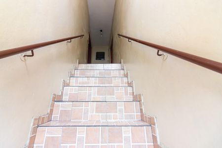 Casa à venda com 296m², 12 quartos e 4 vagas Casa à venda com 296m², 12 quartos e 4 vagasEscada
