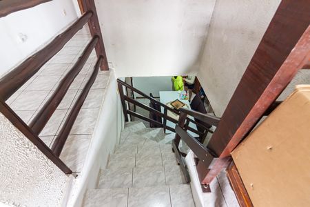 Casa à venda com 296m², 12 quartos e 4 vagas Casa à venda com 296m², 12 quartos e 4 vagasEscada