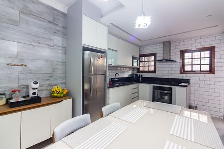 Casa à venda com 296m², 12 quartos e 4 vagas Casa à venda com 296m², 12 quartos e 4 vagasCozinha 2