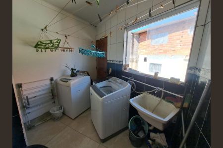 Casa à venda com 296m², 12 quartos e 4 vagas Casa à venda com 296m², 12 quartos e 4 vagasÁrea de Serviço 4